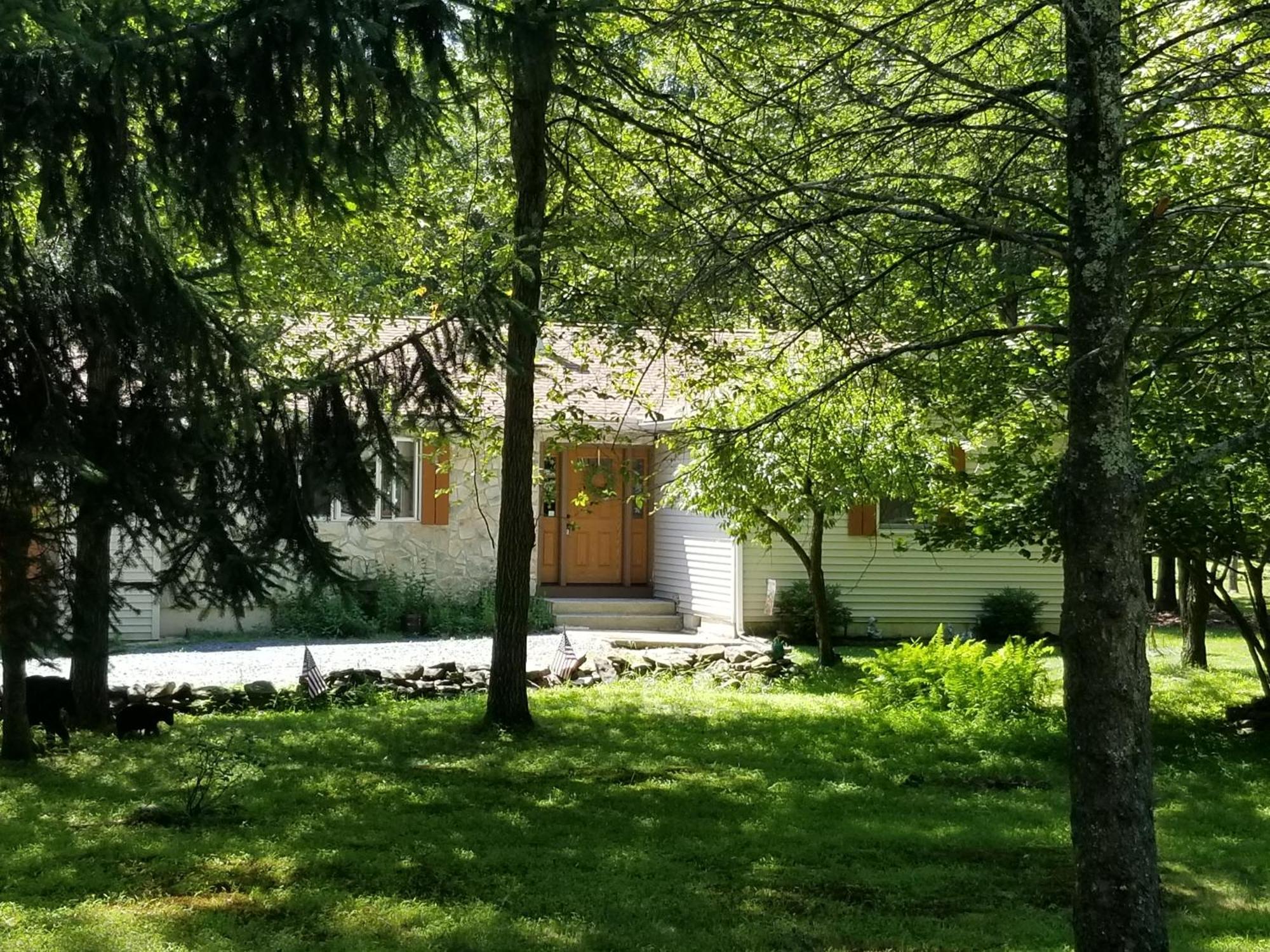 Serenity And Fun All In One In This Cozy Pocono Cabin Jim Thorpe Buitenkant foto