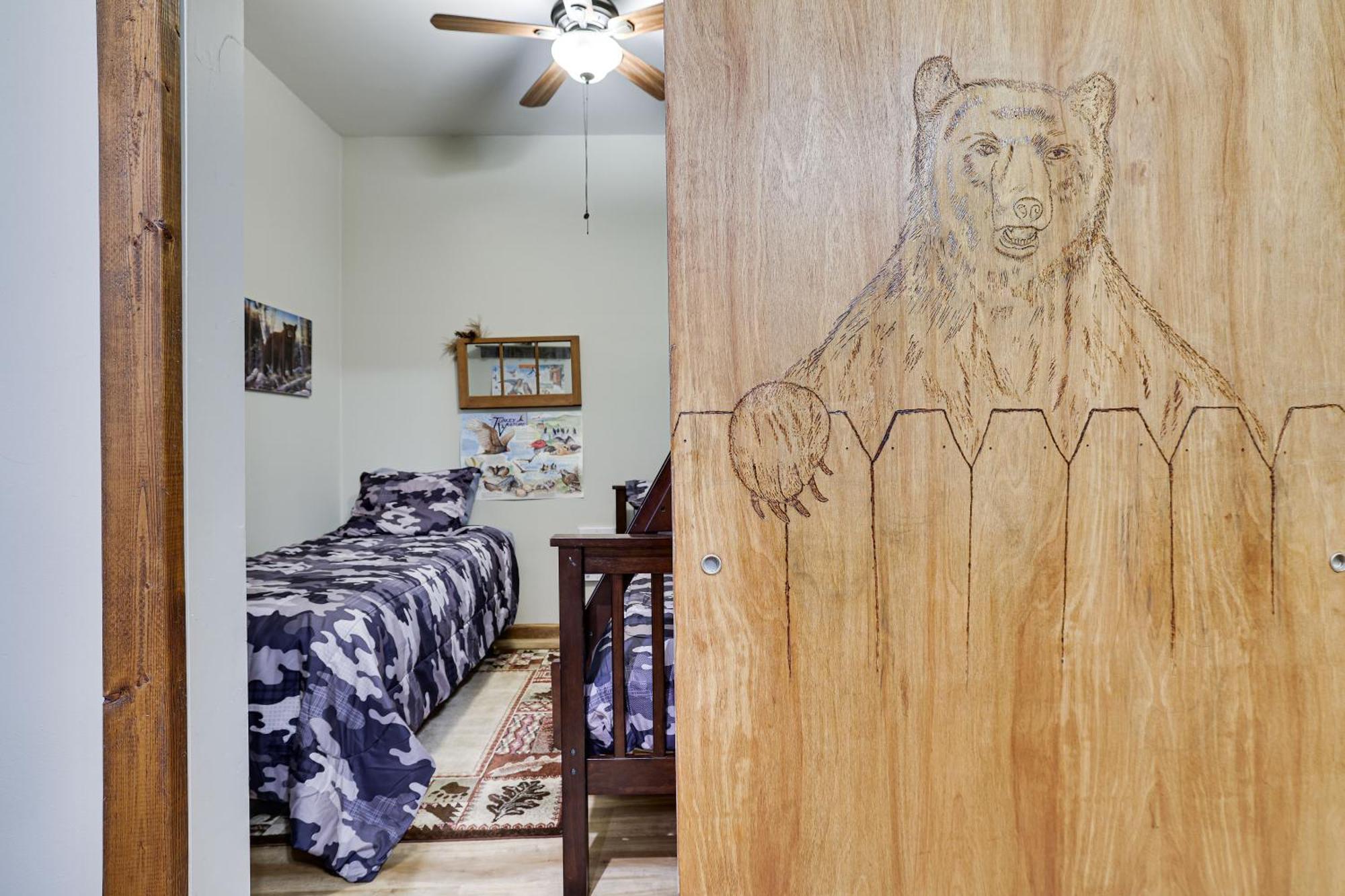 Serenity And Fun All In One In This Cozy Pocono Cabin Jim Thorpe Buitenkant foto