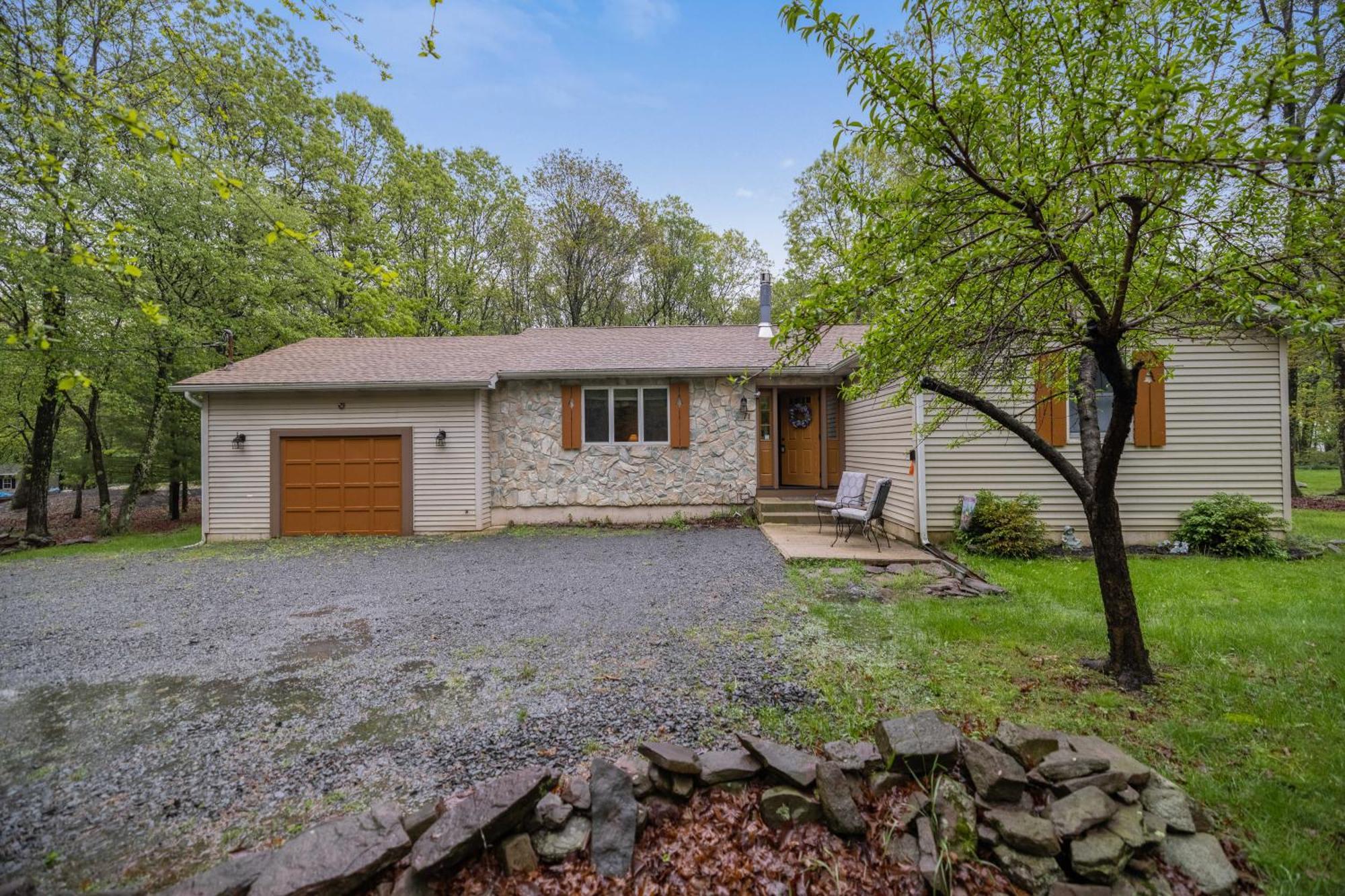 Serenity And Fun All In One In This Cozy Pocono Cabin Jim Thorpe Buitenkant foto