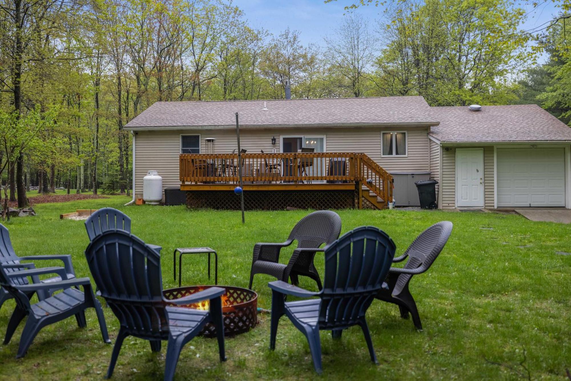 Serenity And Fun All In One In This Cozy Pocono Cabin Jim Thorpe Buitenkant foto
